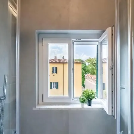 Lh - The Rose Apartment - Tower View *